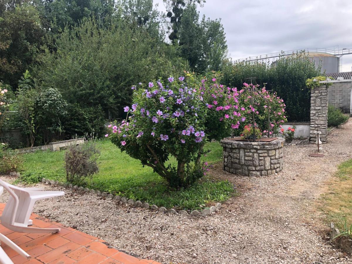 Chez Firmin "Les Ombrages" Mesnac Exterior foto